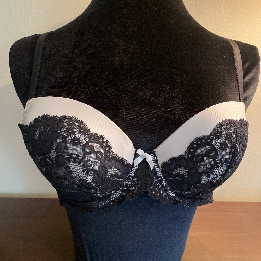 Victori’s Secret Lace Bra